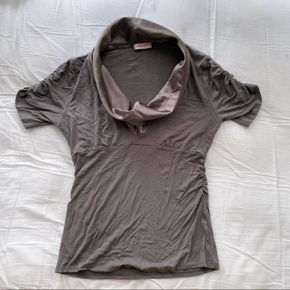 🍂 ELEGANT GREY SATIN SHORT SLEEVE TOP! - Picture 4 of 7